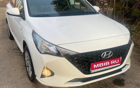 Hyundai Solaris II рестайлинг, 2021 год, 1 350 000 рублей, 1 фотография