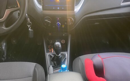 Hyundai Solaris II рестайлинг, 2021 год, 1 350 000 рублей, 8 фотография