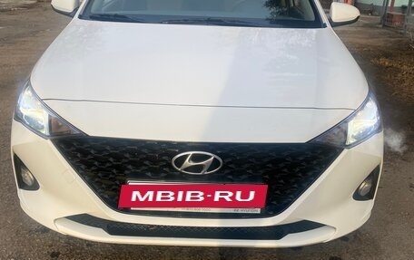 Hyundai Solaris II рестайлинг, 2021 год, 1 350 000 рублей, 2 фотография