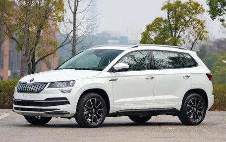 Skoda Karoq I, 2023 год, 2 055 123 рублей, 2 фотография