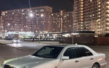 Mercedes-Benz E-Класс, 1998 год, 500 000 рублей, 2 фотография