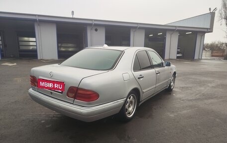 Mercedes-Benz E-Класс, 1998 год, 500 000 рублей, 6 фотография