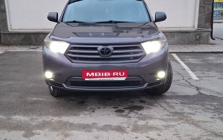 Toyota Highlander III, 2012 год, 1 950 000 рублей, 4 фотография