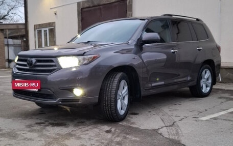 Toyota Highlander III, 2012 год, 1 950 000 рублей, 2 фотография