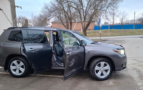 Toyota Highlander III, 2012 год, 1 950 000 рублей, 14 фотография