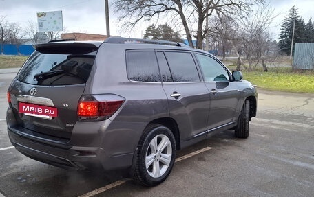 Toyota Highlander III, 2012 год, 1 950 000 рублей, 10 фотография