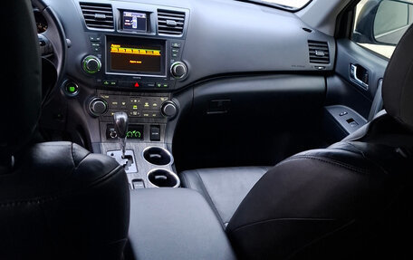 Toyota Highlander III, 2012 год, 1 950 000 рублей, 21 фотография