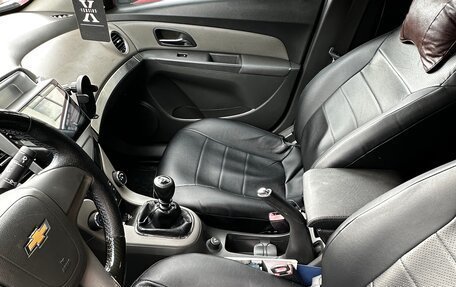 Chevrolet Cruze II, 2010 год, 710 000 рублей, 10 фотография