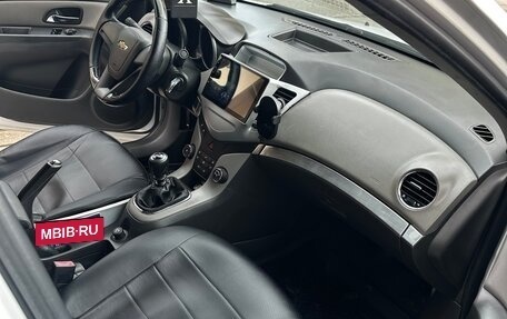 Chevrolet Cruze II, 2010 год, 710 000 рублей, 11 фотография