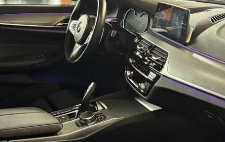 BMW 5 серия, 2018 год, 3 100 000 рублей, 16 фотография