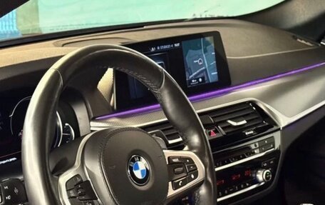 BMW 5 серия, 2018 год, 3 100 000 рублей, 13 фотография