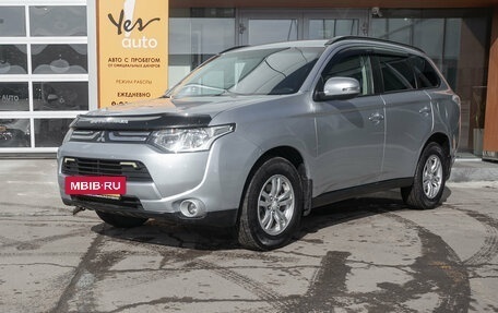 Mitsubishi Outlander III рестайлинг 3, 2012 год, 1 298 000 рублей, 2 фотография