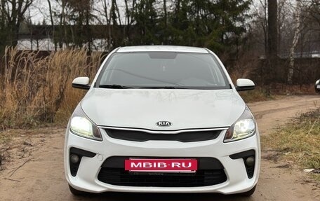 KIA Rio IV, 2018 год, 890 000 рублей, 2 фотография