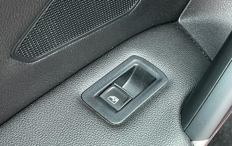 Volkswagen Tiguan II, 2016 год, 3 049 000 рублей, 20 фотография