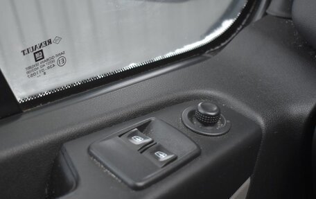 Renault Trafic, 2016 год, 2 099 999 рублей, 13 фотография