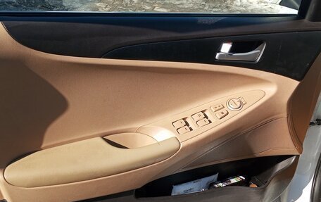 Hyundai Sonata VI, 2010 год, 860 000 рублей, 14 фотография