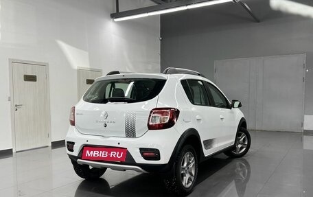 Renault Sandero II рестайлинг, 2017 год, 1 075 000 рублей, 2 фотография