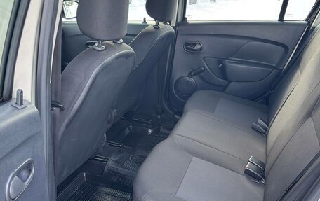 Renault Logan II, 2017 год, 745 000 рублей, 12 фотография