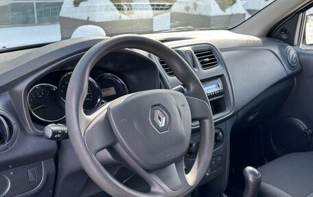 Renault Logan II, 2017 год, 745 000 рублей, 10 фотография