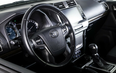 Toyota Land Cruiser Prado 150 рестайлинг 2, 2020 год, 6 099 000 рублей, 16 фотография