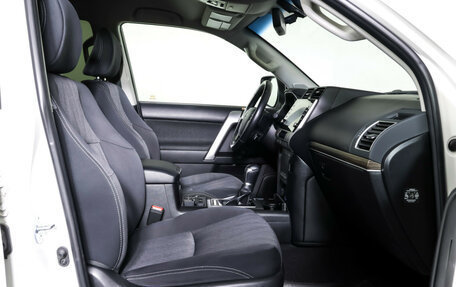 Toyota Land Cruiser Prado 150 рестайлинг 2, 2020 год, 6 099 000 рублей, 11 фотография