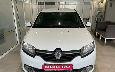 Renault Logan II, 2018 год, 625 000 рублей, 2 фотография