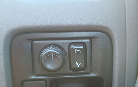 Nissan Cube II, 2001 год, 200 000 рублей, 14 фотография