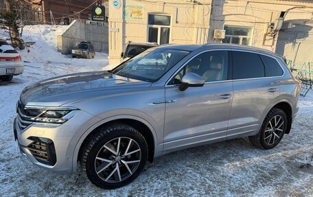 Volkswagen Touareg III, 2018 год, 5 890 000 рублей, 2 фотография