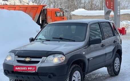 Chevrolet Niva I рестайлинг, 2017 год, 430 000 рублей, 2 фотография