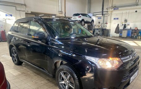 Mitsubishi Outlander III рестайлинг 3, 2014 год, 1 400 000 рублей, 2 фотография