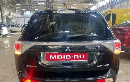 Mitsubishi Outlander III рестайлинг 3, 2014 год, 1 400 000 рублей, 3 фотография