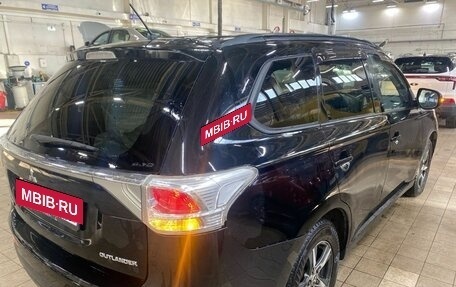 Mitsubishi Outlander III рестайлинг 3, 2014 год, 1 400 000 рублей, 5 фотография