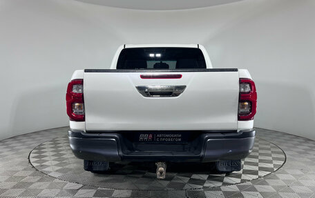 Toyota Hilux VIII, 2017 год, 2 957 000 рублей, 2 фотография