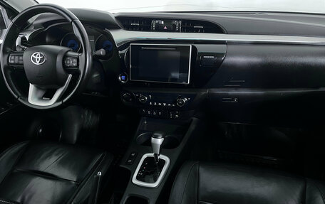 Toyota Hilux VIII, 2017 год, 2 957 000 рублей, 10 фотография