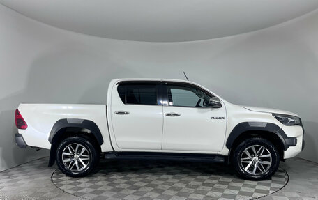 Toyota Hilux VIII, 2017 год, 2 957 000 рублей, 8 фотография