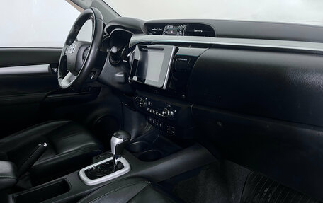 Toyota Hilux VIII, 2017 год, 2 957 000 рублей, 11 фотография