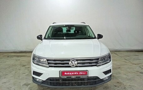 Volkswagen Tiguan II, 2019 год, 2 450 000 рублей, 2 фотография