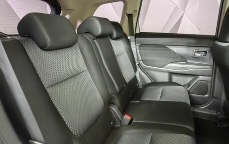 Mitsubishi Outlander III рестайлинг 3, 2018 год, 2 043 000 рублей, 15 фотография
