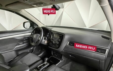 Mitsubishi Outlander III рестайлинг 3, 2018 год, 2 043 000 рублей, 12 фотография