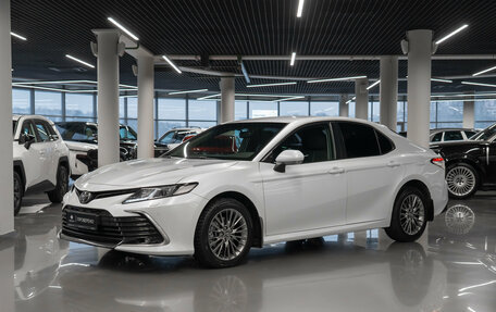Toyota Camry, 2021 год, 3 080 000 рублей, 1 фотография
