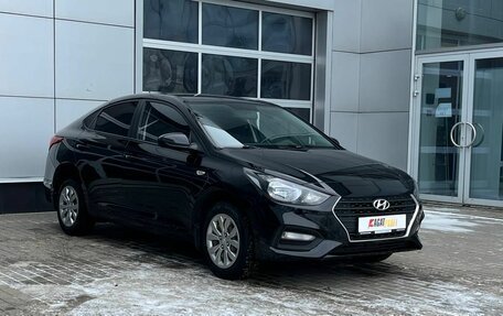 Hyundai Solaris II рестайлинг, 2017 год, 960 000 рублей, 1 фотография