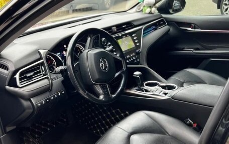 Toyota Camry, 2018 год, 2 950 000 рублей, 8 фотография