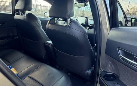 Toyota C-HR I рестайлинг, 2021 год, 2 800 000 рублей, 6 фотография