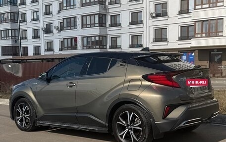 Toyota C-HR I рестайлинг, 2021 год, 2 800 000 рублей, 2 фотография