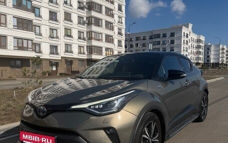 Toyota C-HR I рестайлинг, 2021 год, 2 800 000 рублей, 3 фотография