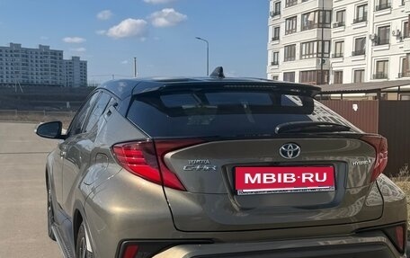 Toyota C-HR I рестайлинг, 2021 год, 2 800 000 рублей, 4 фотография