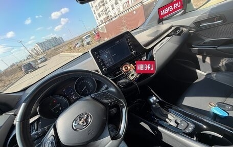 Toyota C-HR I рестайлинг, 2021 год, 2 800 000 рублей, 5 фотография