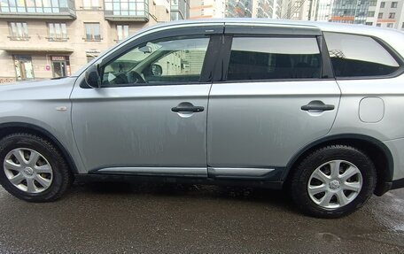 Mitsubishi Outlander III рестайлинг 3, 2017 год, 1 240 000 рублей, 4 фотография