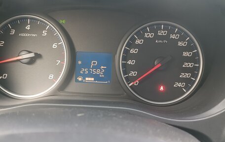 Mitsubishi Outlander III рестайлинг 3, 2017 год, 1 240 000 рублей, 12 фотография