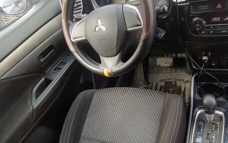 Mitsubishi Outlander III рестайлинг 3, 2017 год, 1 240 000 рублей, 11 фотография